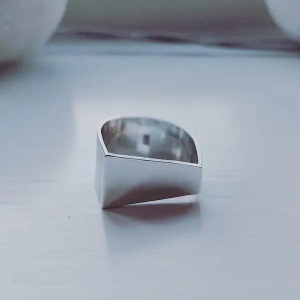 ring i silver bred statement